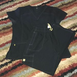 Womens WonderWink scrub set